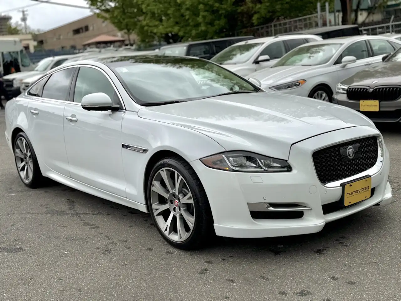 Jaguar XJ снимка Jaguar XJ
