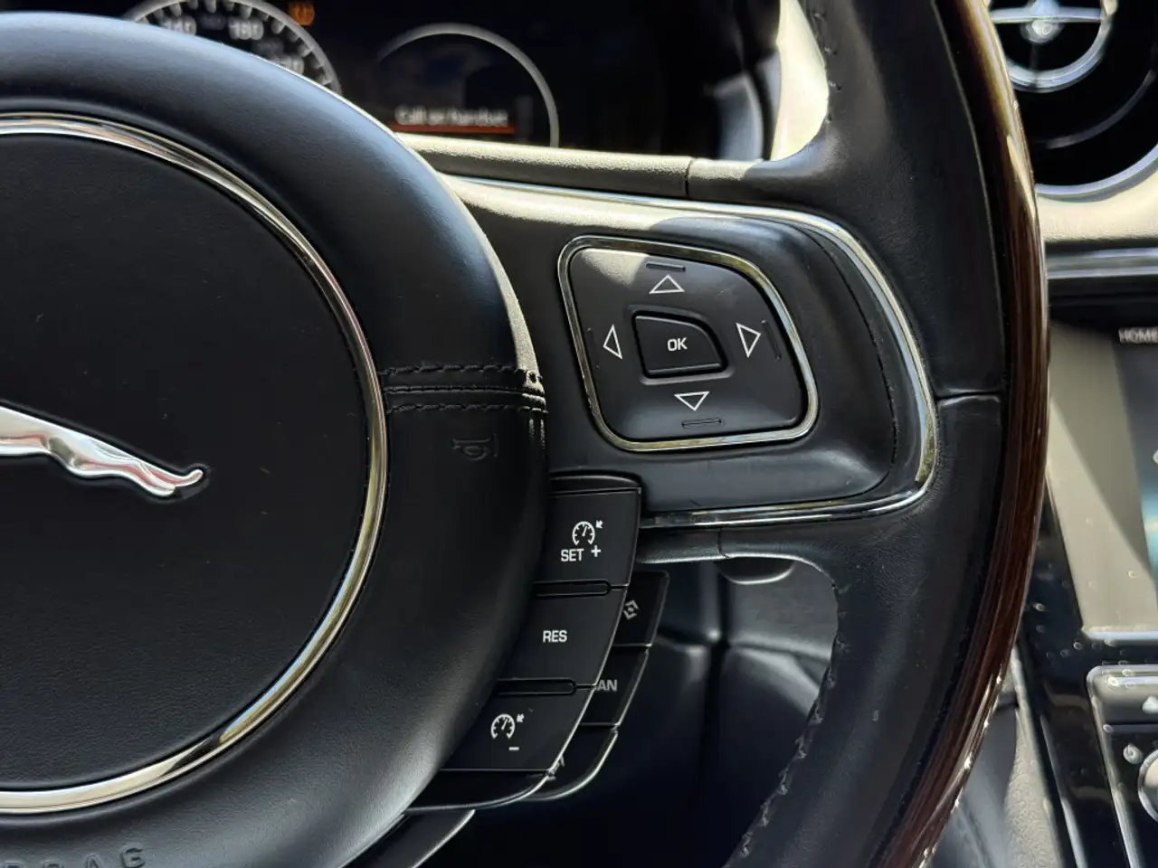 Jaguar XJ снимка Jaguar XJ