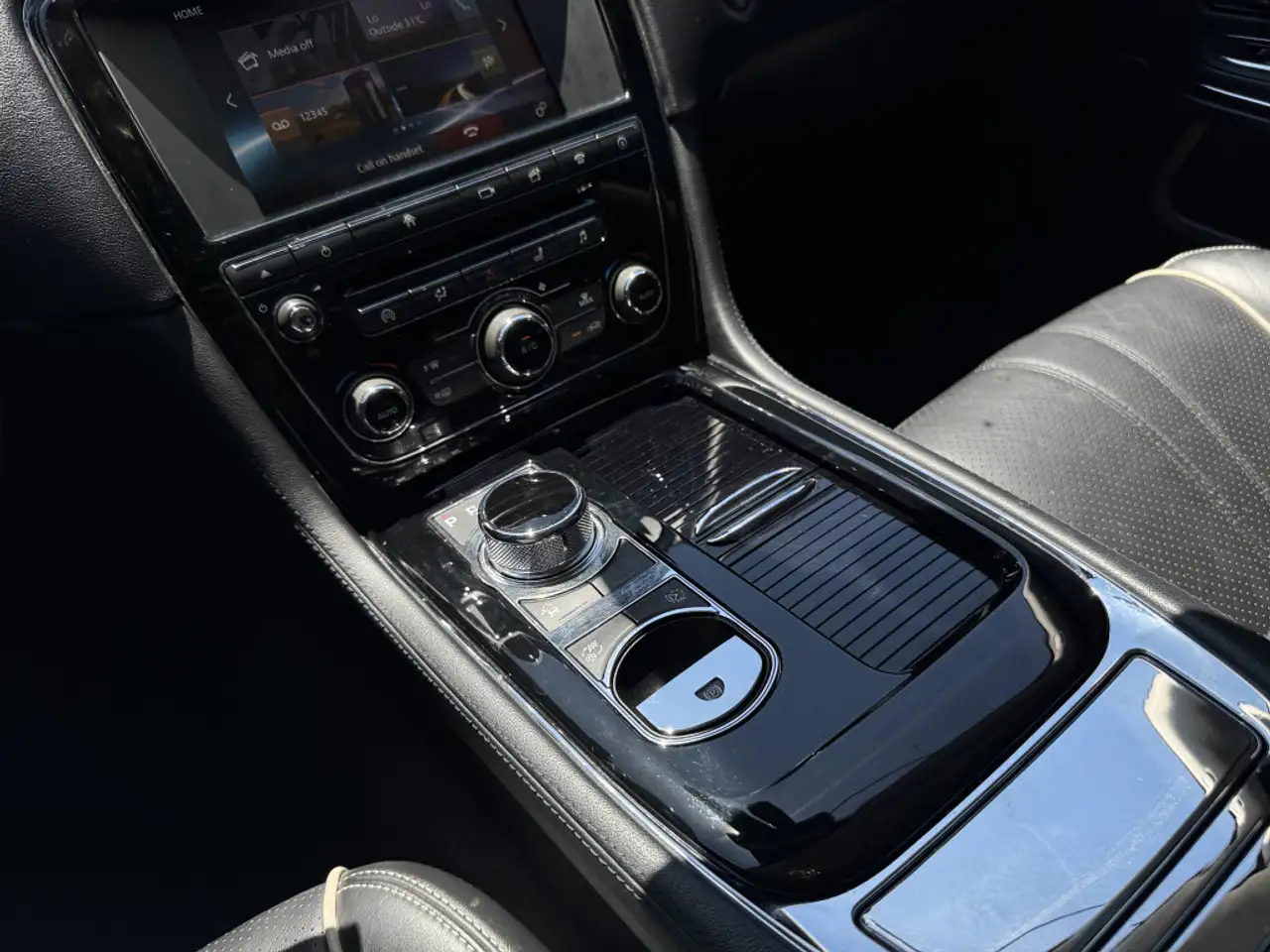 Jaguar XJ снимка Jaguar XJ