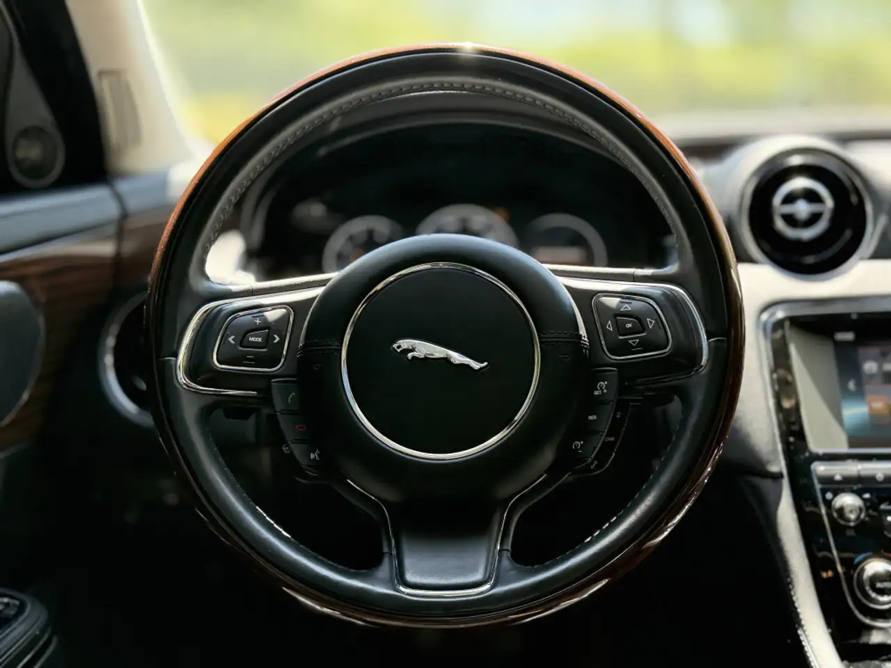 Jaguar XJ снимка Jaguar XJ