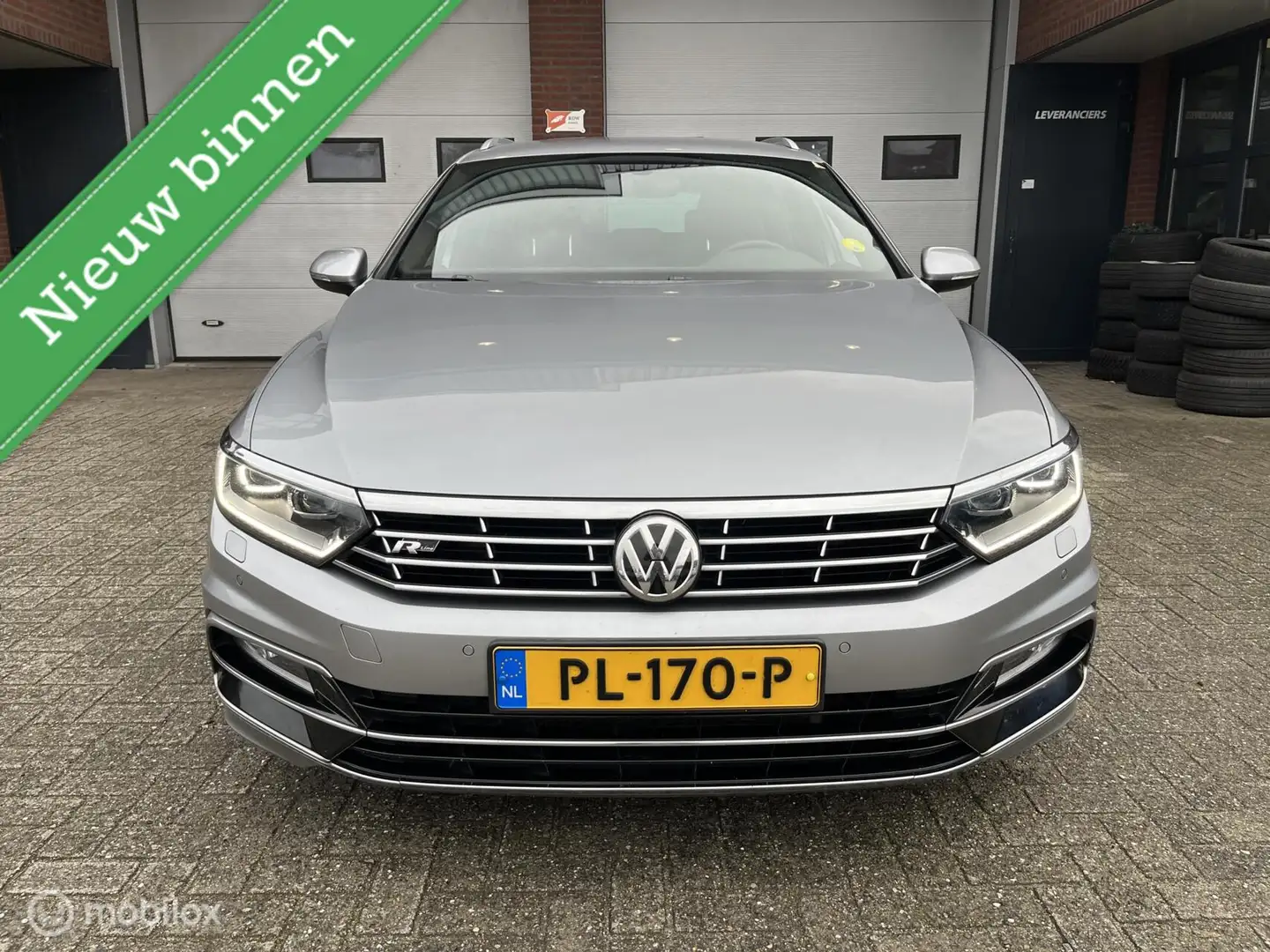 Volkswagen Passat Variant 1.6 TDI R-LINE NETTO EXPORT Gris - 2