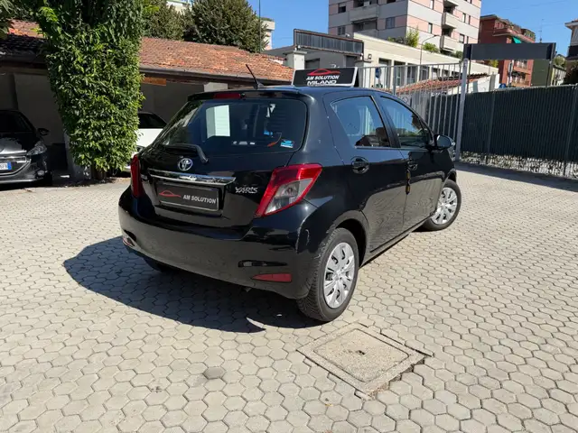 Toyota Yaris view 3
