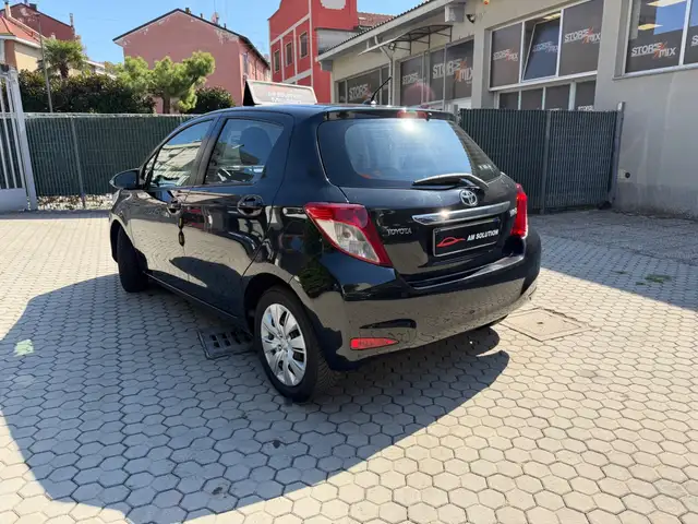 Toyota Yaris view 4