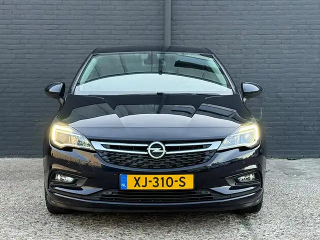 Opel Astra view 3