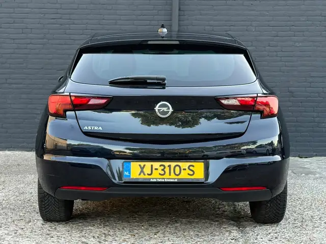 Opel Astra view 6