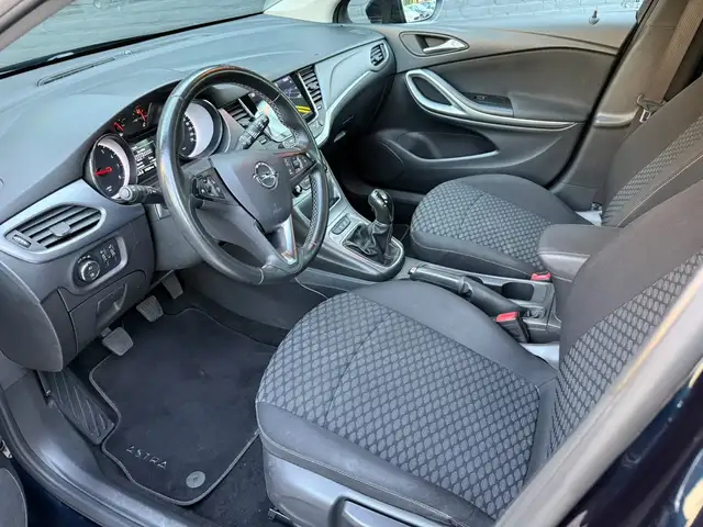 Opel Astra view 13