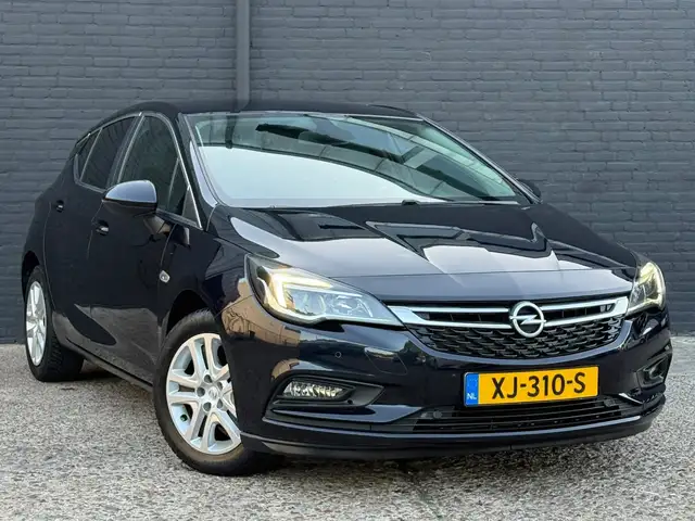 Opel Astra view 2