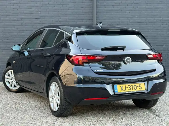 Opel Astra view 5