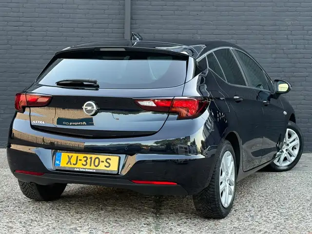 Opel Astra view 4