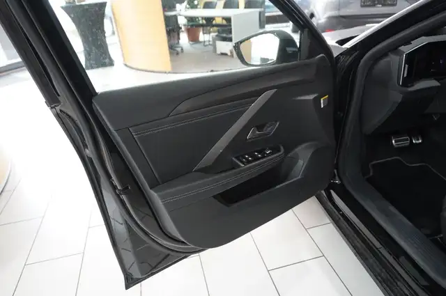 Opel Astra view 17