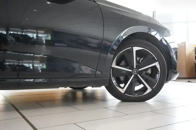 Opel Astra view 8