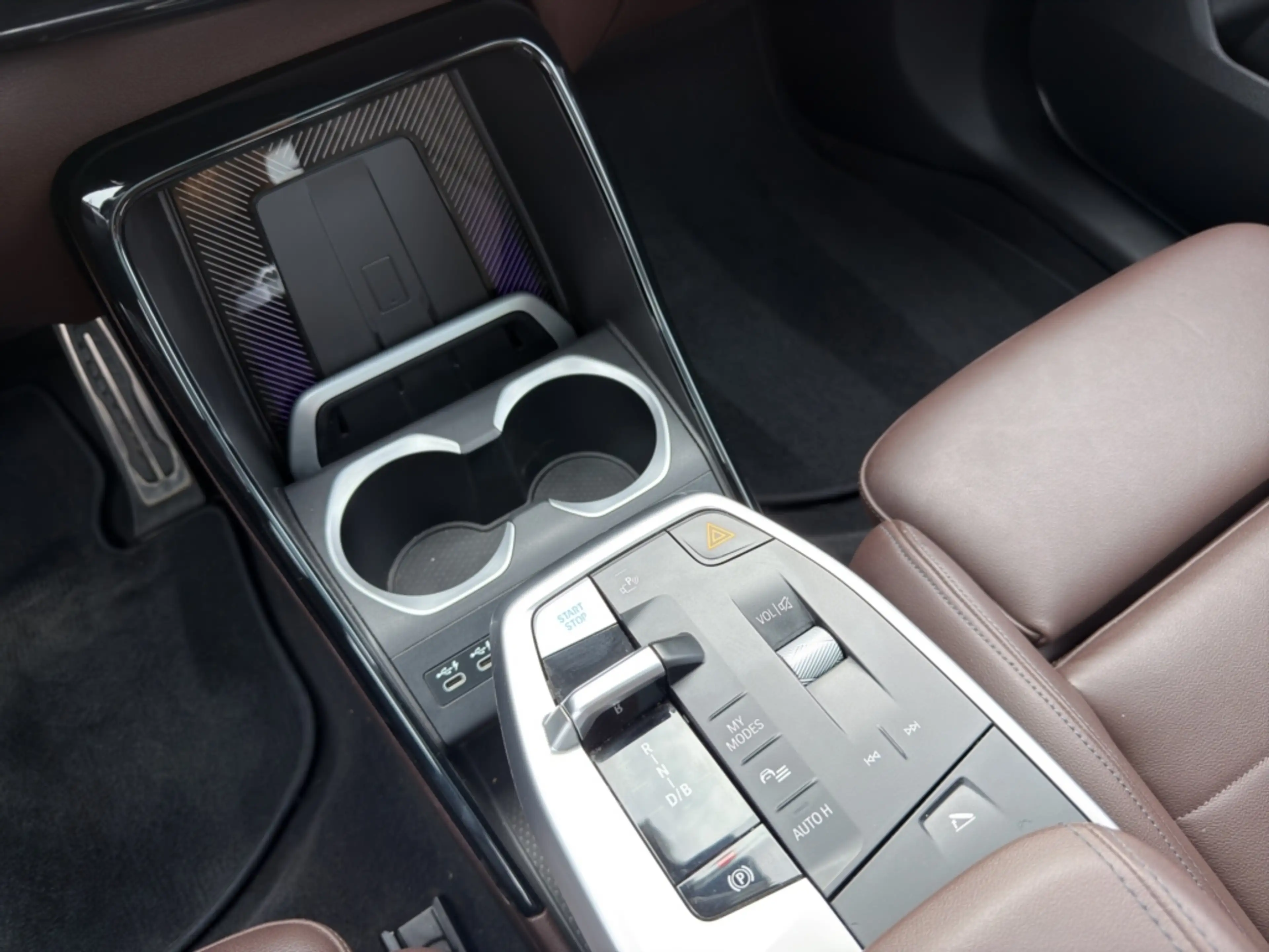 BMW iX2 xDrive30 M SPORT PRO - 66.5 kWh - 313 ch SOH 100% - PANO - 360° - FULL — photo 14