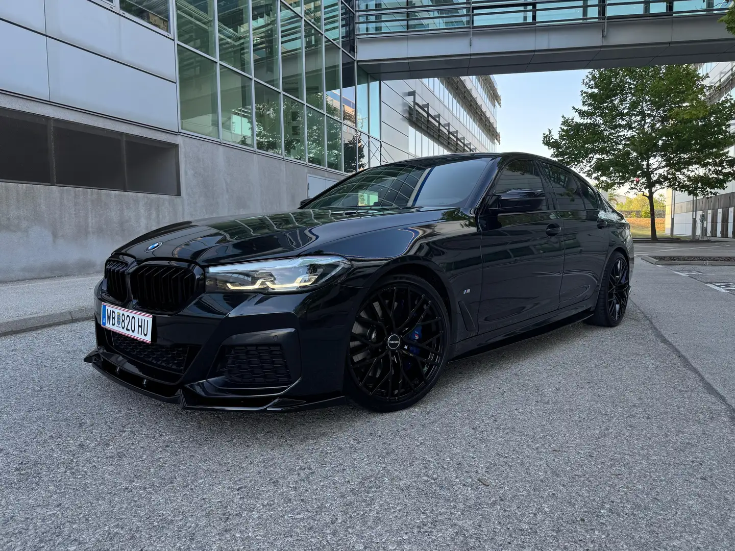 BMW 530 530d Aut.M Packet LCI Schwarz - 1