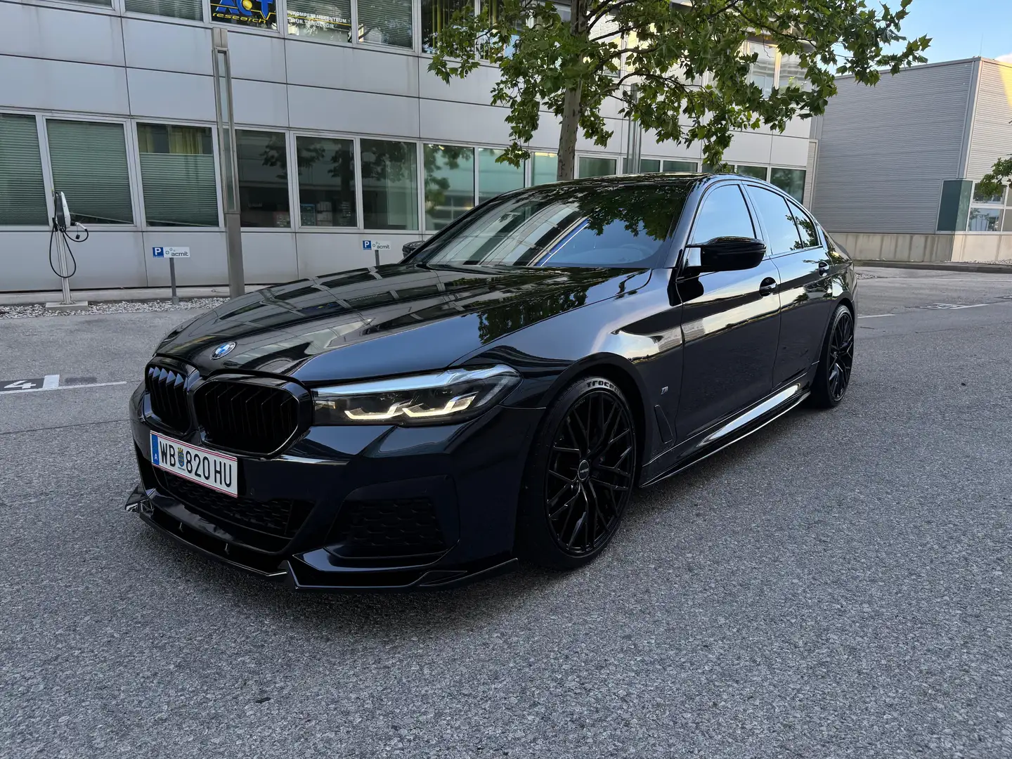BMW 530 530d Aut.M Packet LCI Schwarz - 2