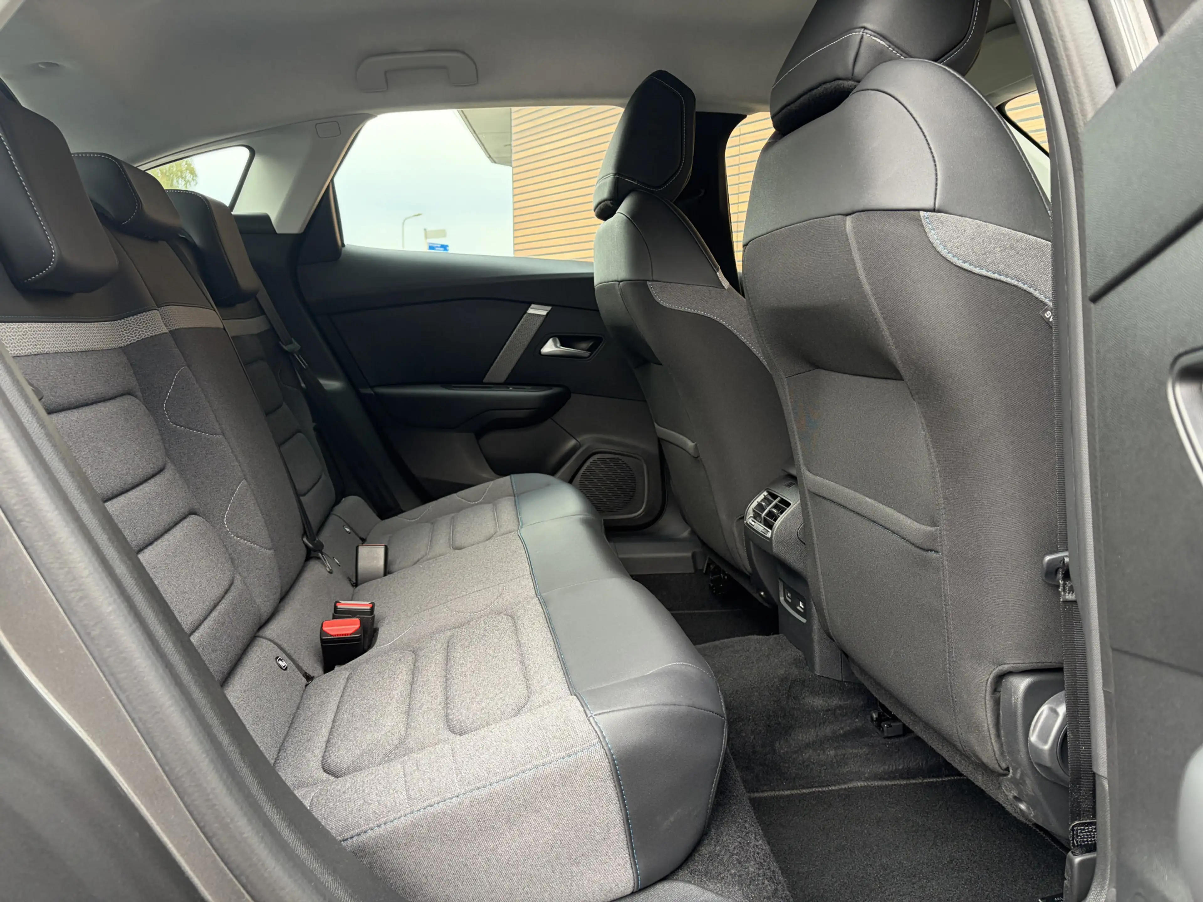Citroen E-C4 Electric You 50 kWh Lm velgen / Carplay / Achteruitrijcamer — photo 48