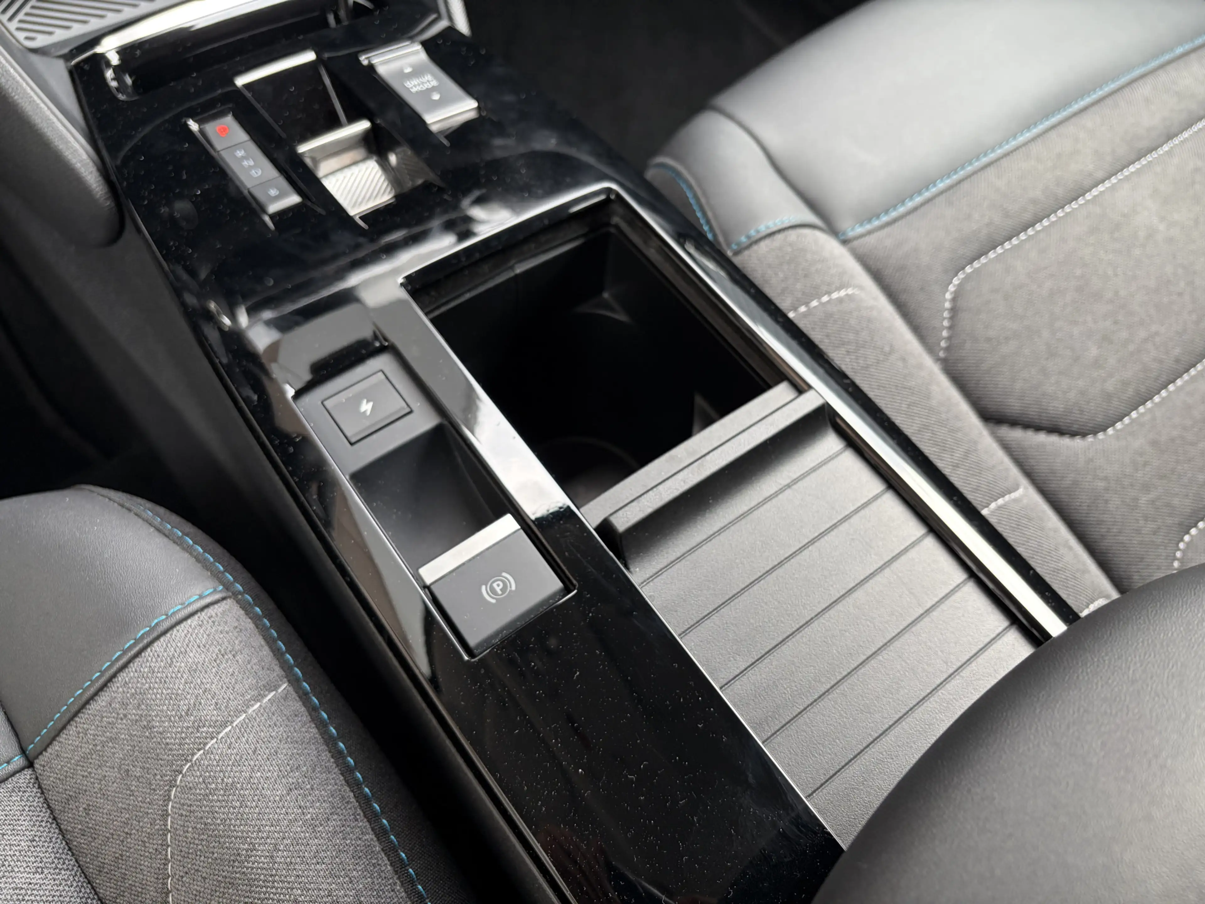 Citroen E-C4 Electric You 50 kWh Lm velgen / Carplay / Achteruitrijcamer — photo 31