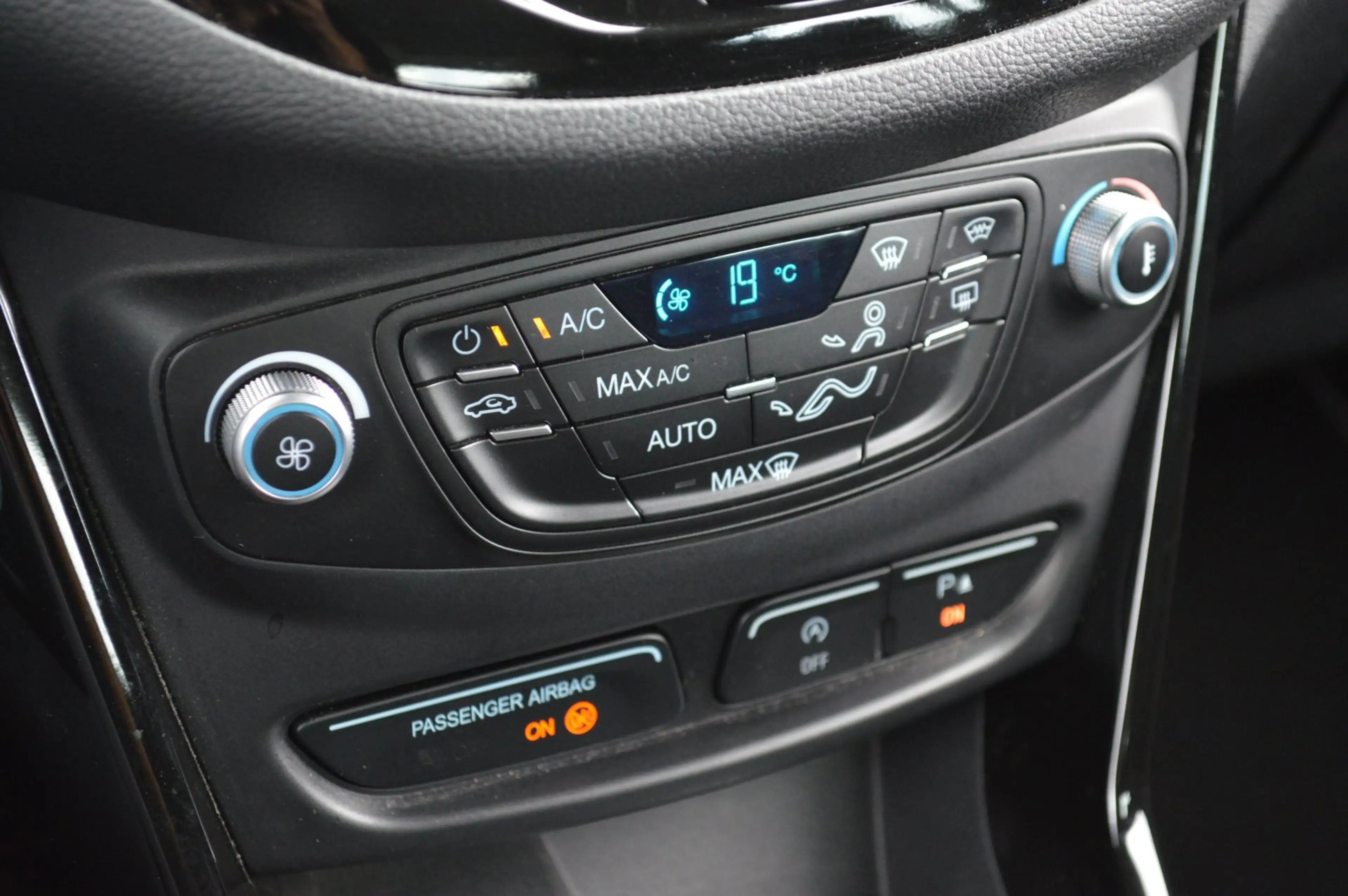 Ford B-Max Camera|Cruise|Navi|Trekaak|2e eigenaar! — photo 35