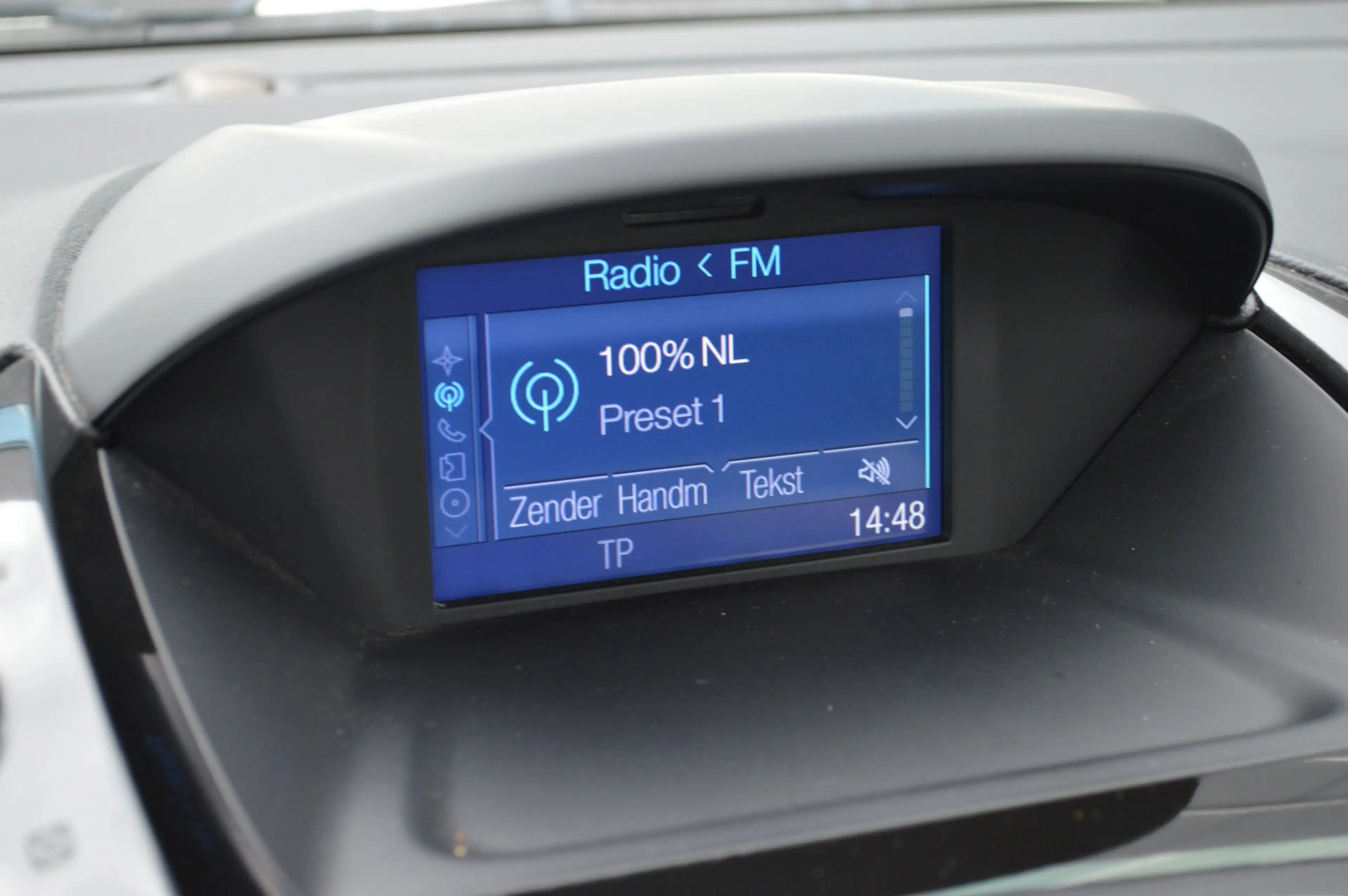 Ford B-Max Camera|Cruise|Navi|Trekaak|2e eigenaar! — photo 21