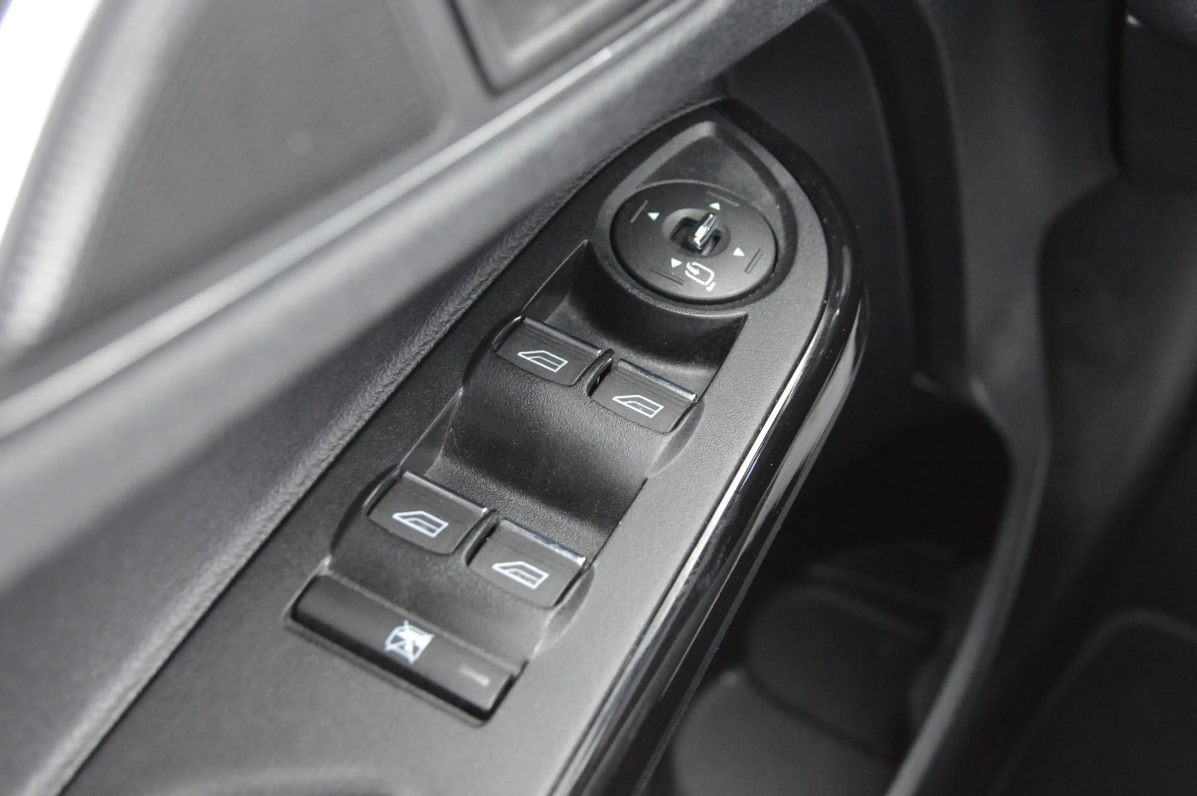 Ford B-Max Camera|Cruise|Navi|Trekaak|2e eigenaar! — photo 31