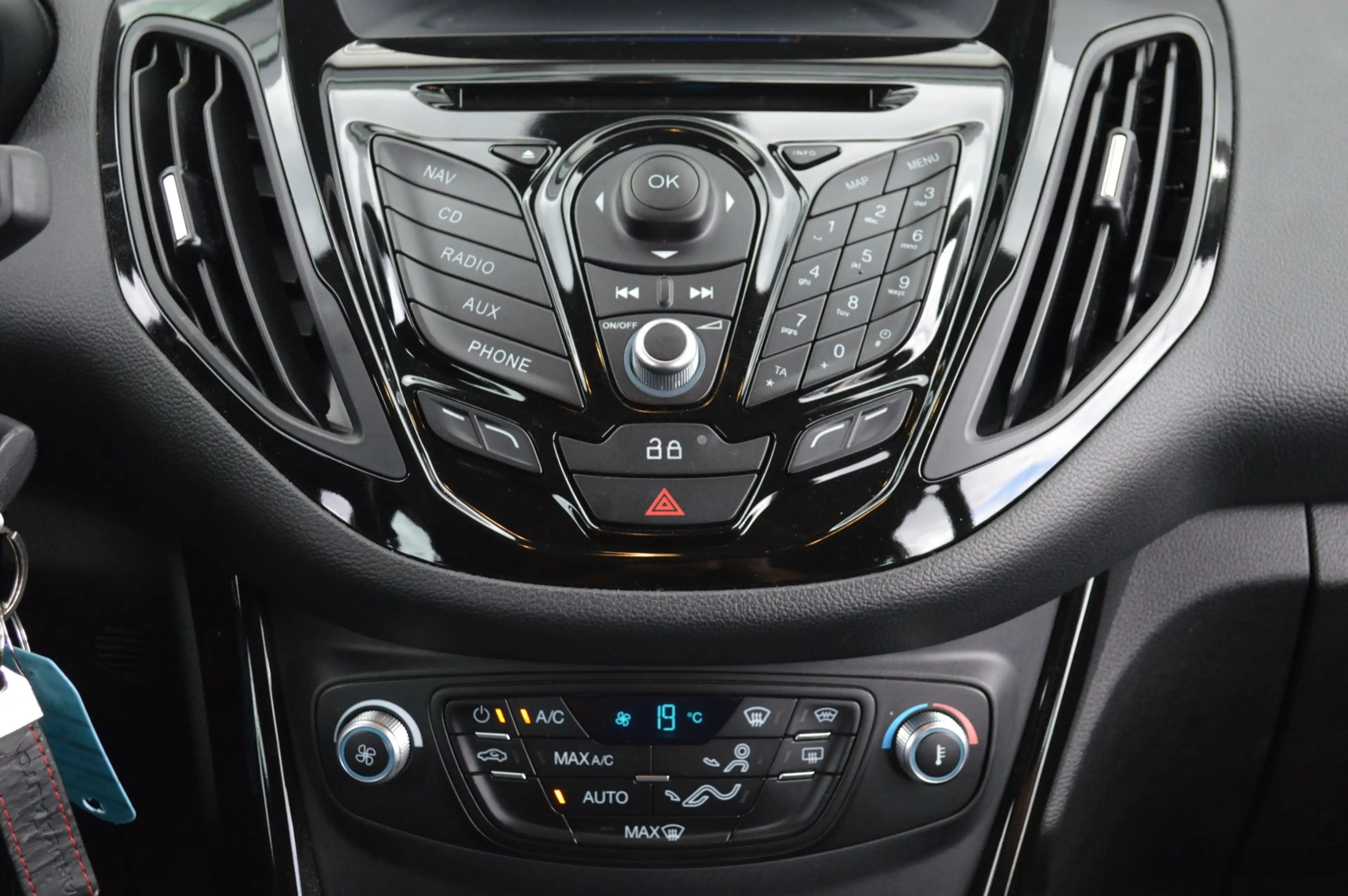 Ford B-Max Camera|Cruise|Navi|Trekaak|2e eigenaar! — photo 17