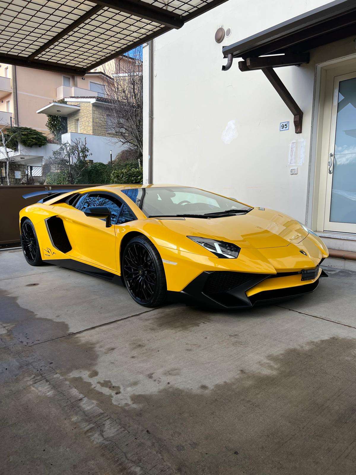 Lamborghini Aventador