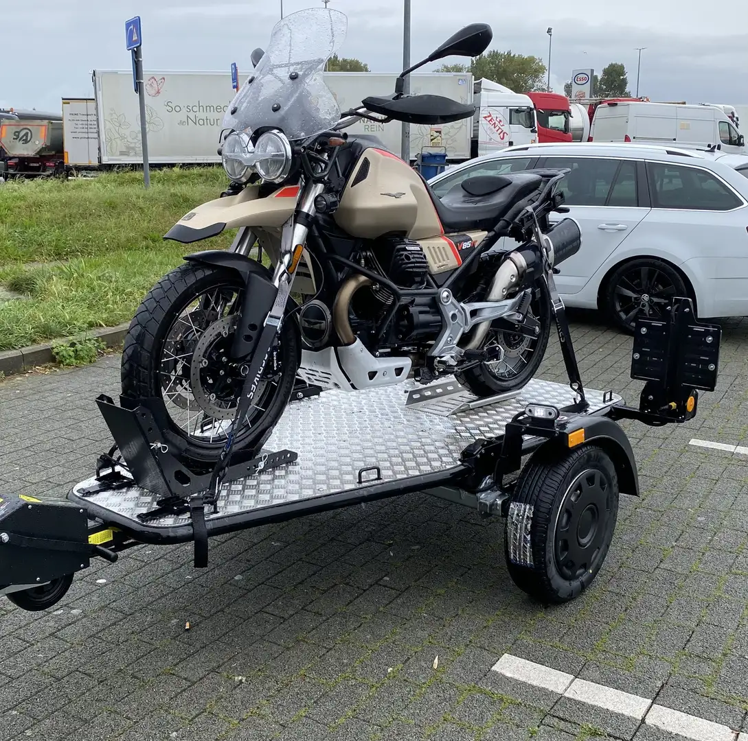 Moto Guzzi V 85 TT travel - 1