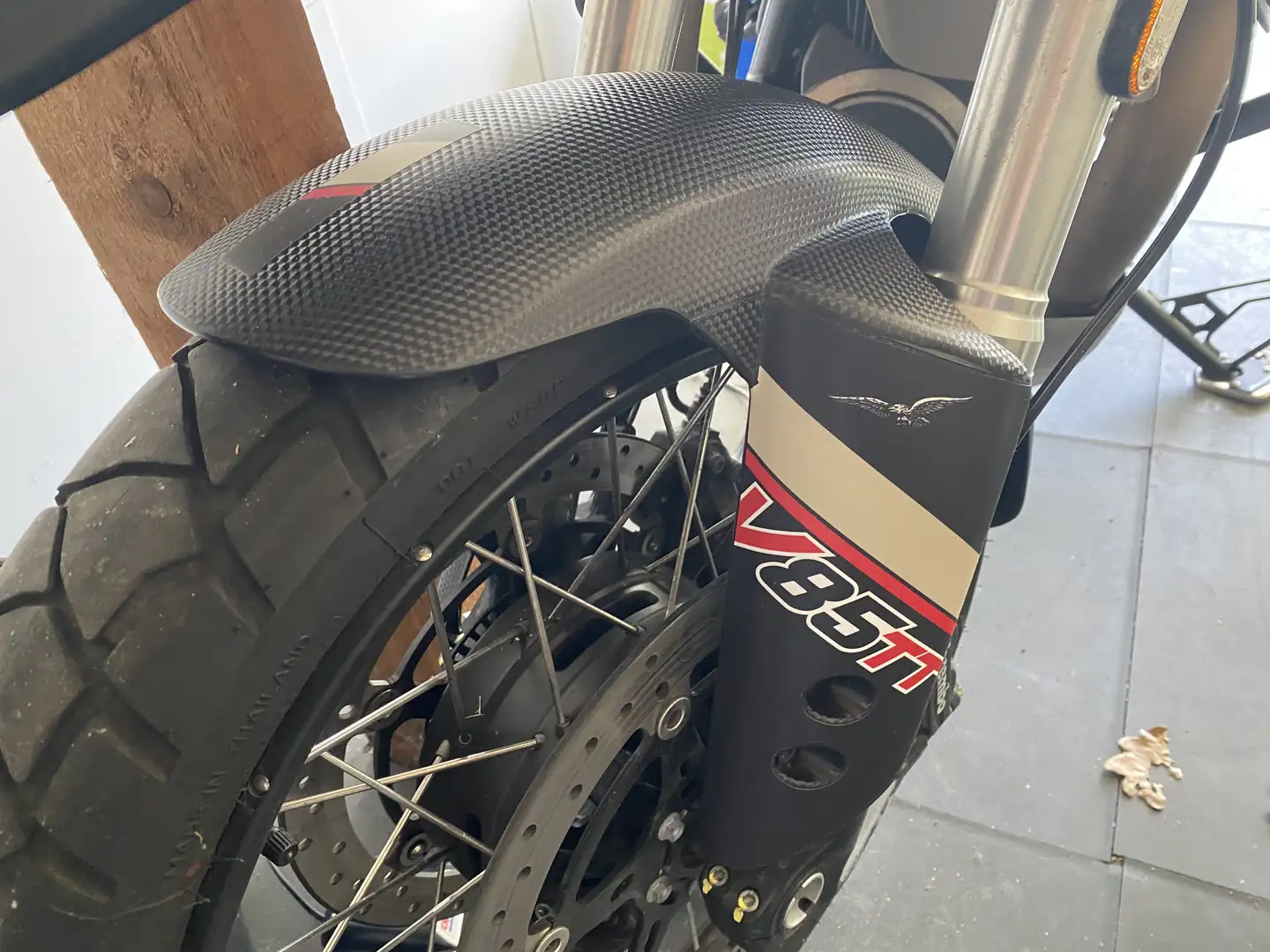 Moto Guzzi V 85 TT travel - 2