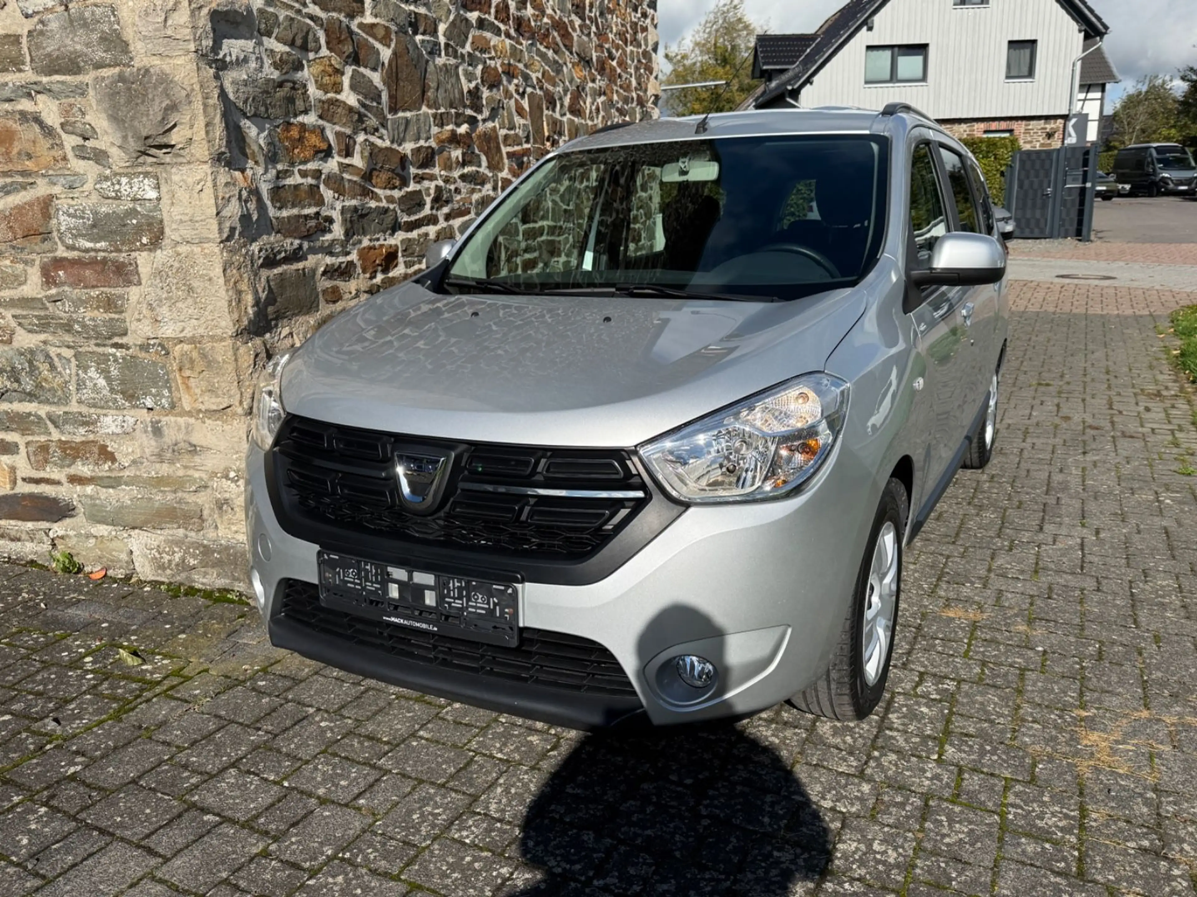 Dacia Lodgy 1.6 Benzin Laureate 7-Sitzer — photo 13