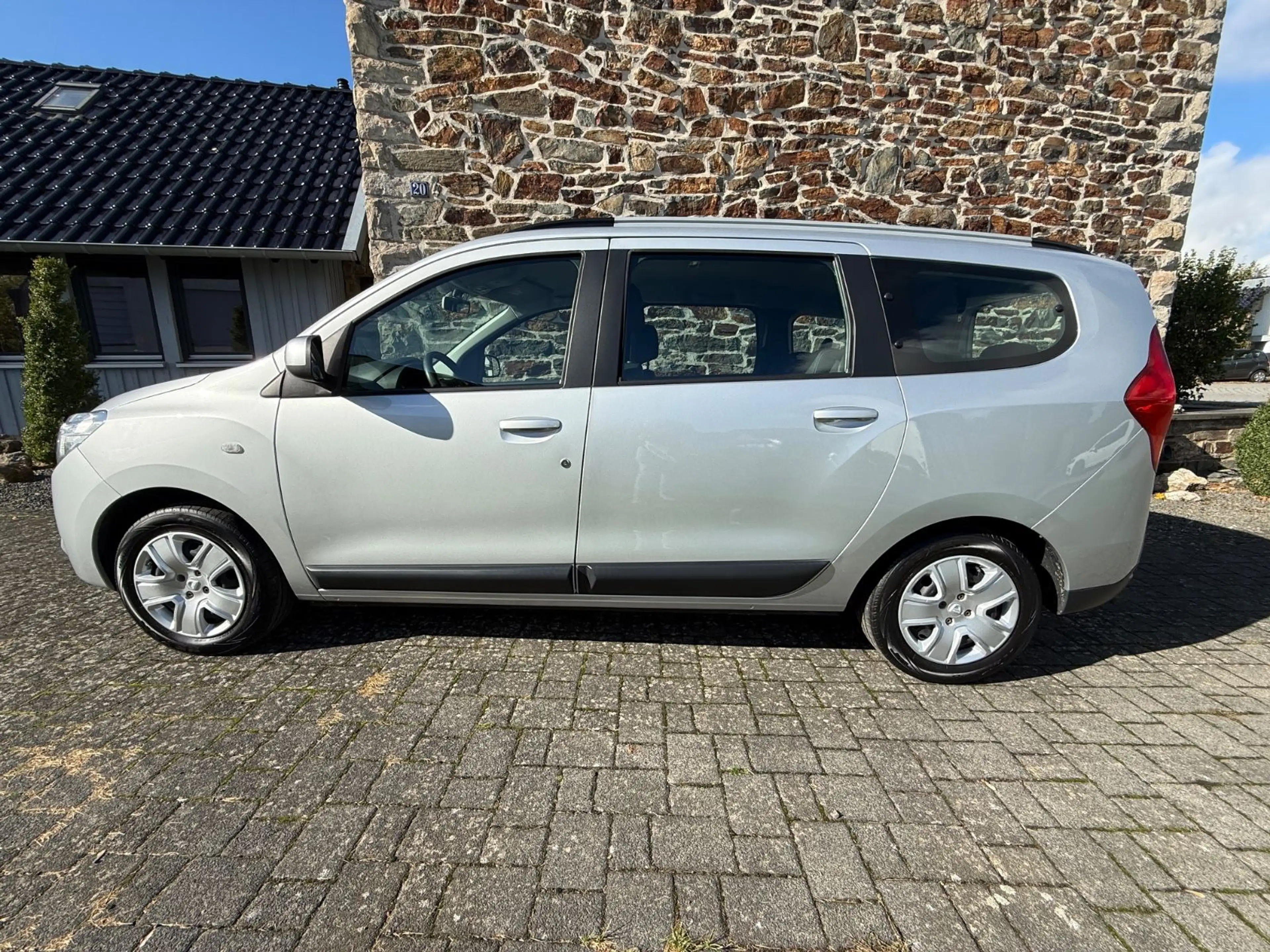 Dacia Lodgy 1.6 Benzin Laureate 7-Sitzer — photo 9