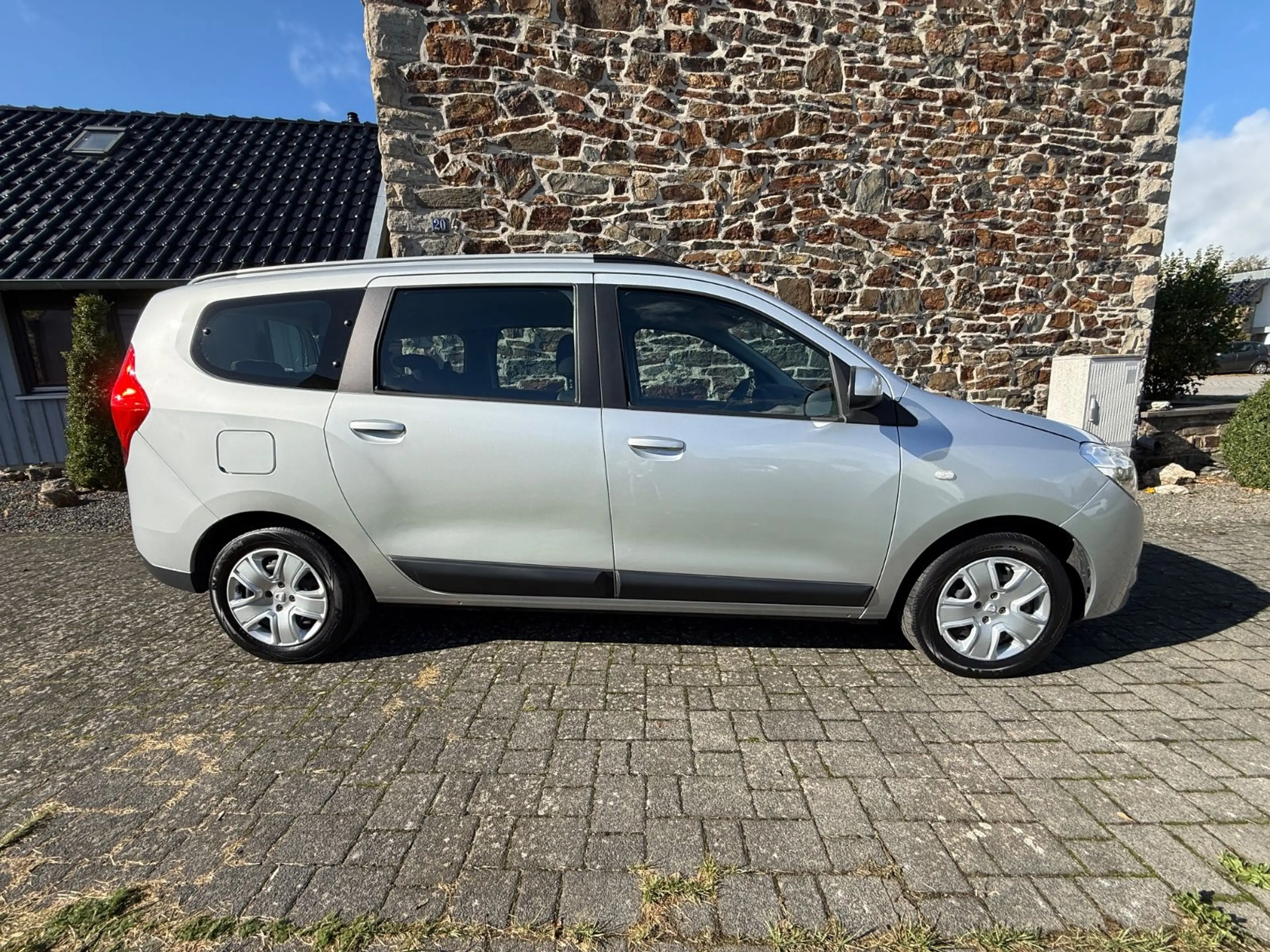 Dacia Lodgy 1.6 Benzin Laureate 7-Sitzer — photo 10