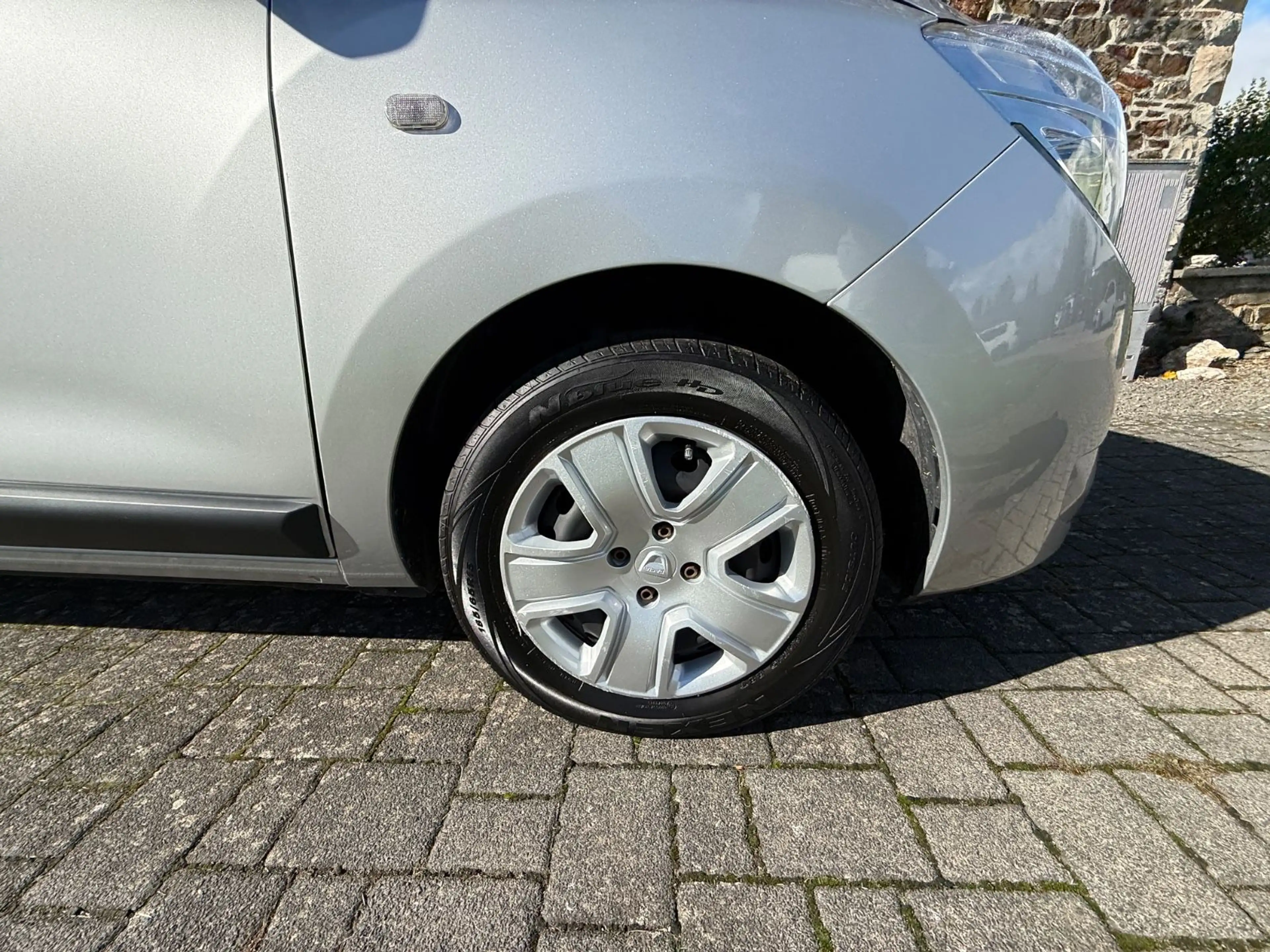Dacia Lodgy 1.6 Benzin Laureate 7-Sitzer — photo 12