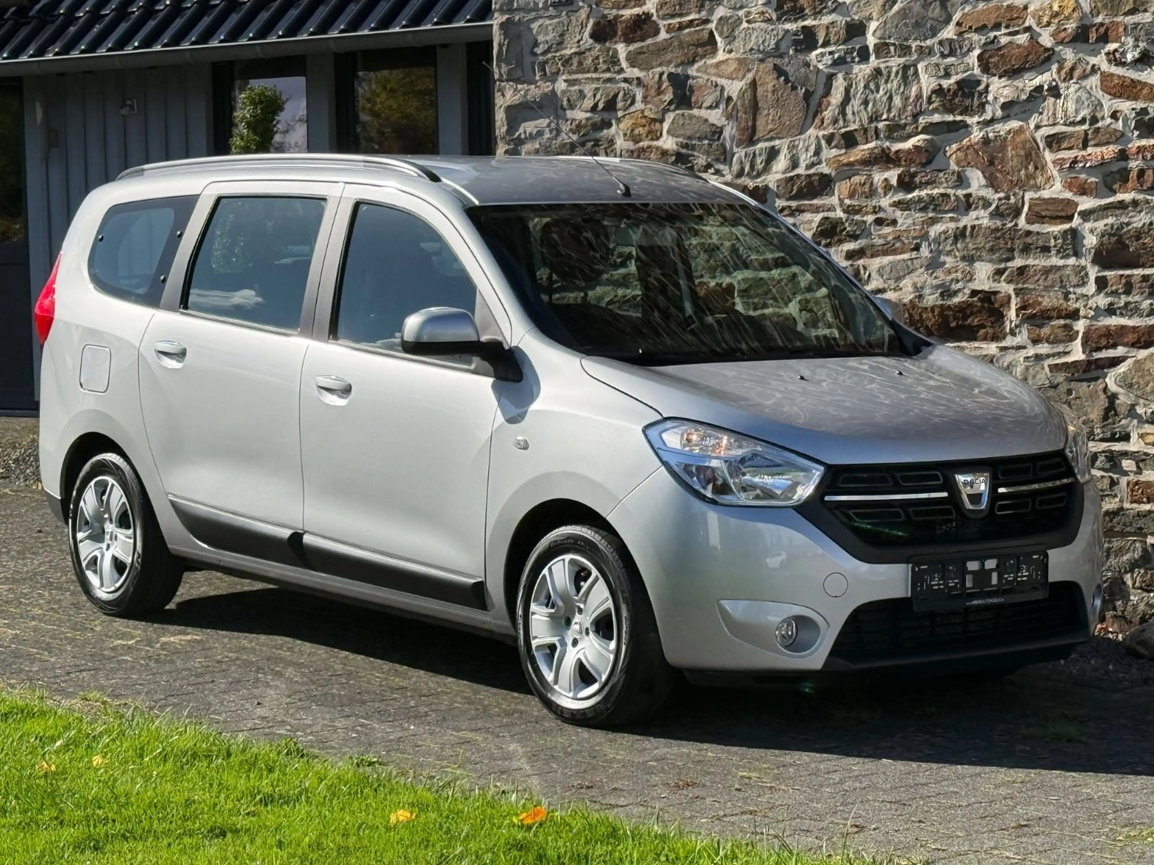 Dacia Lodgy 1.6 Benzin Laureate 7-Sitzer