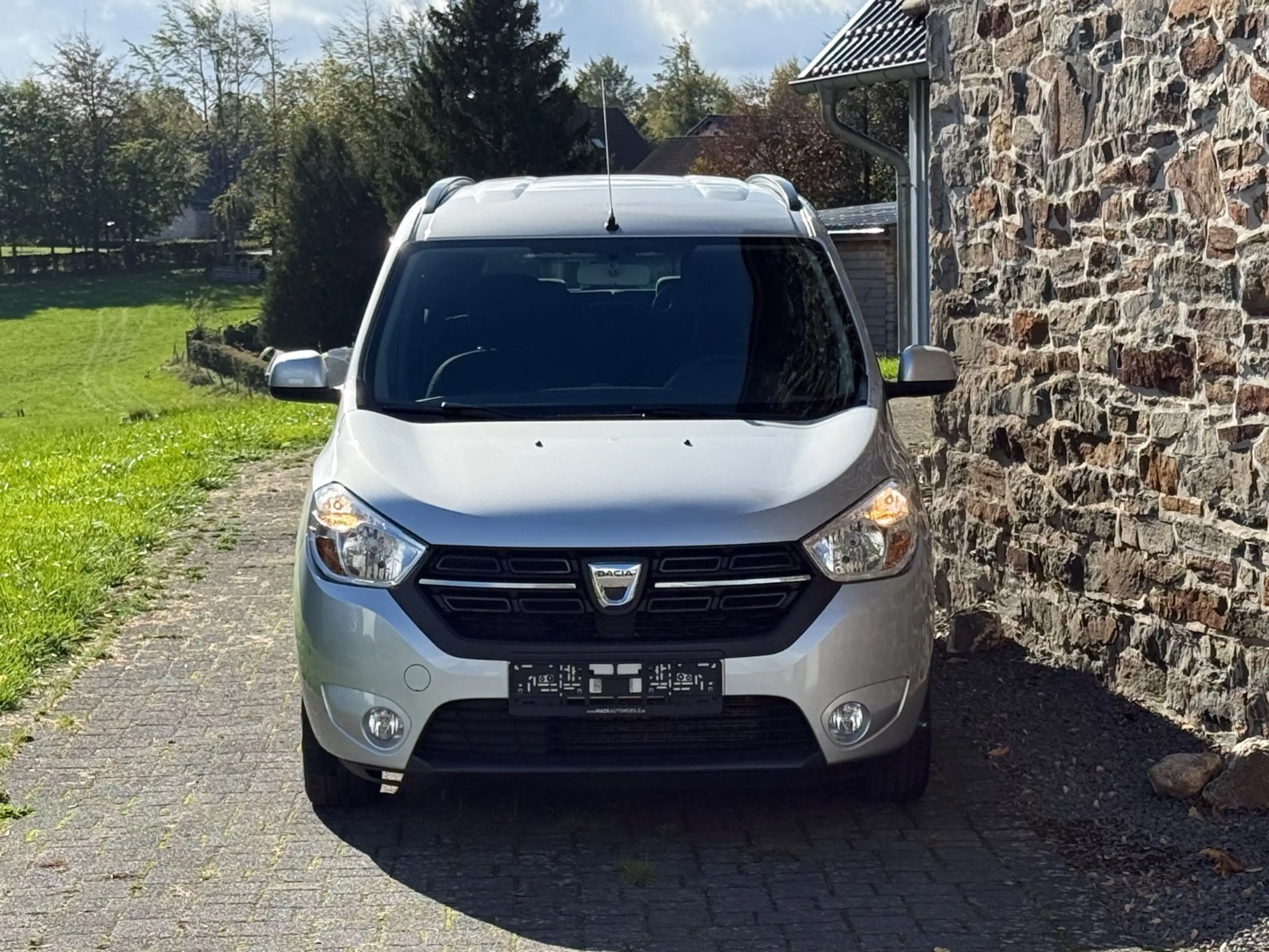 Dacia Lodgy 1.6 Benzin Laureate 7-Sitzer — photo 8