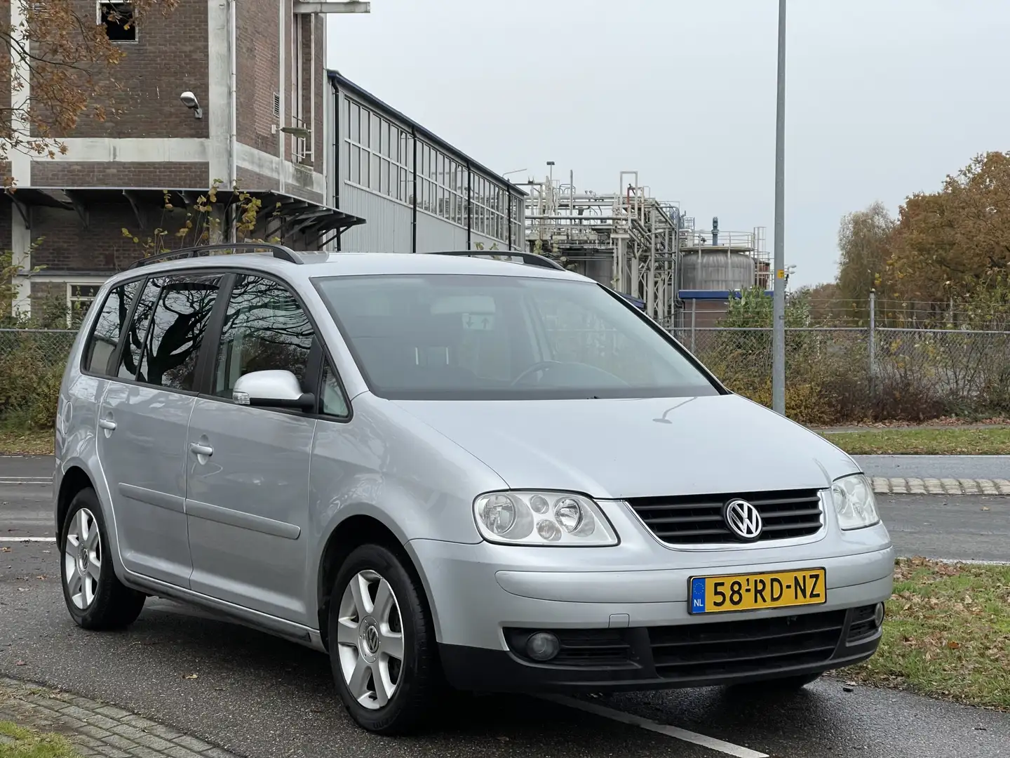 Volkswagen Touran 1.6-16V FSI Athene | AUTOMAAT | Nieuwe Banden | AP Grijs - 1