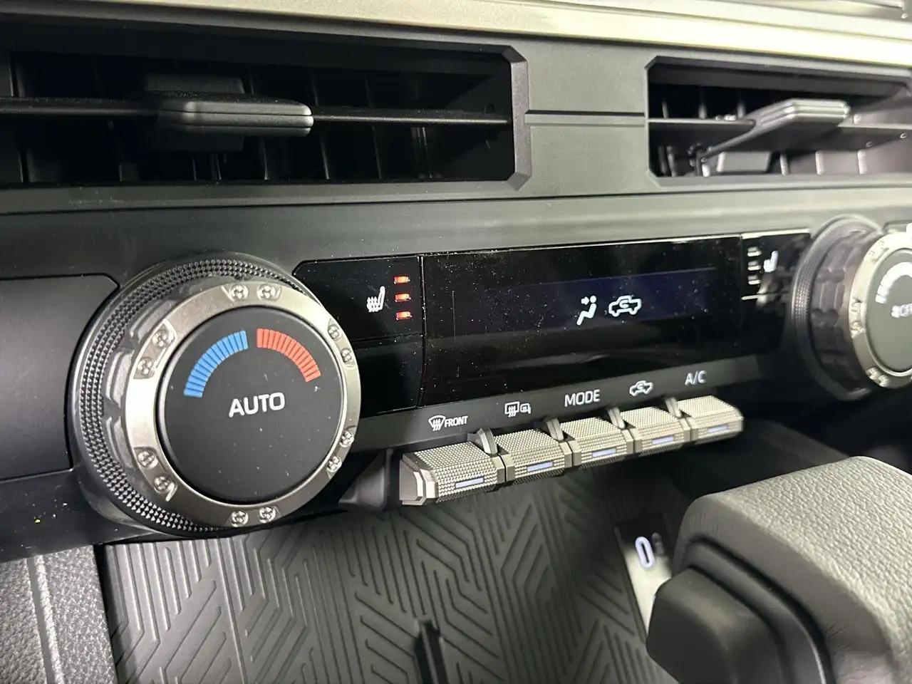 Toyota Tacoma снимка Toyota Tacoma