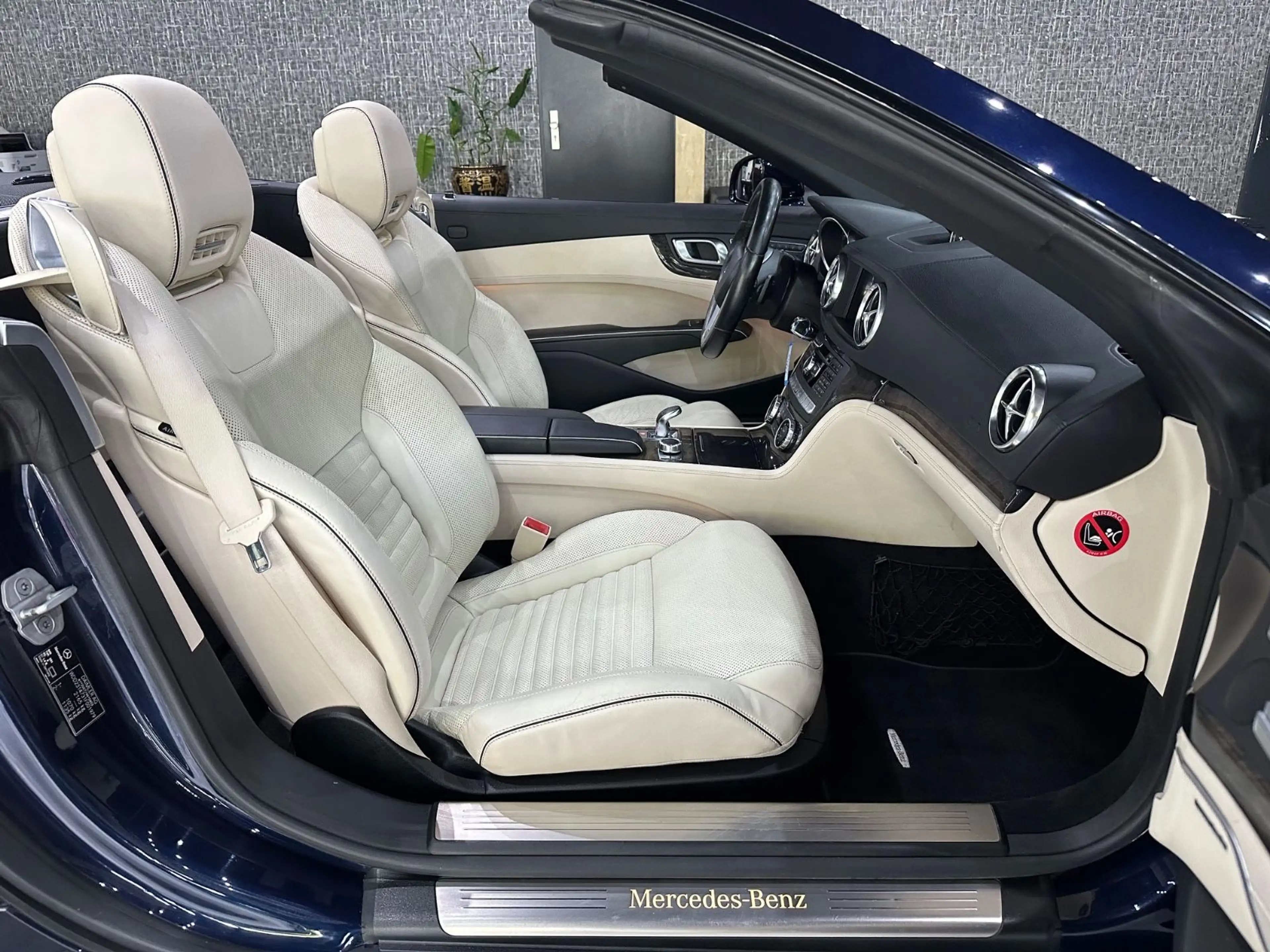 Mercedes-Benz SL 500 SL500 Roadster Edition /Airscarf / Panorama /H&K — photo 9