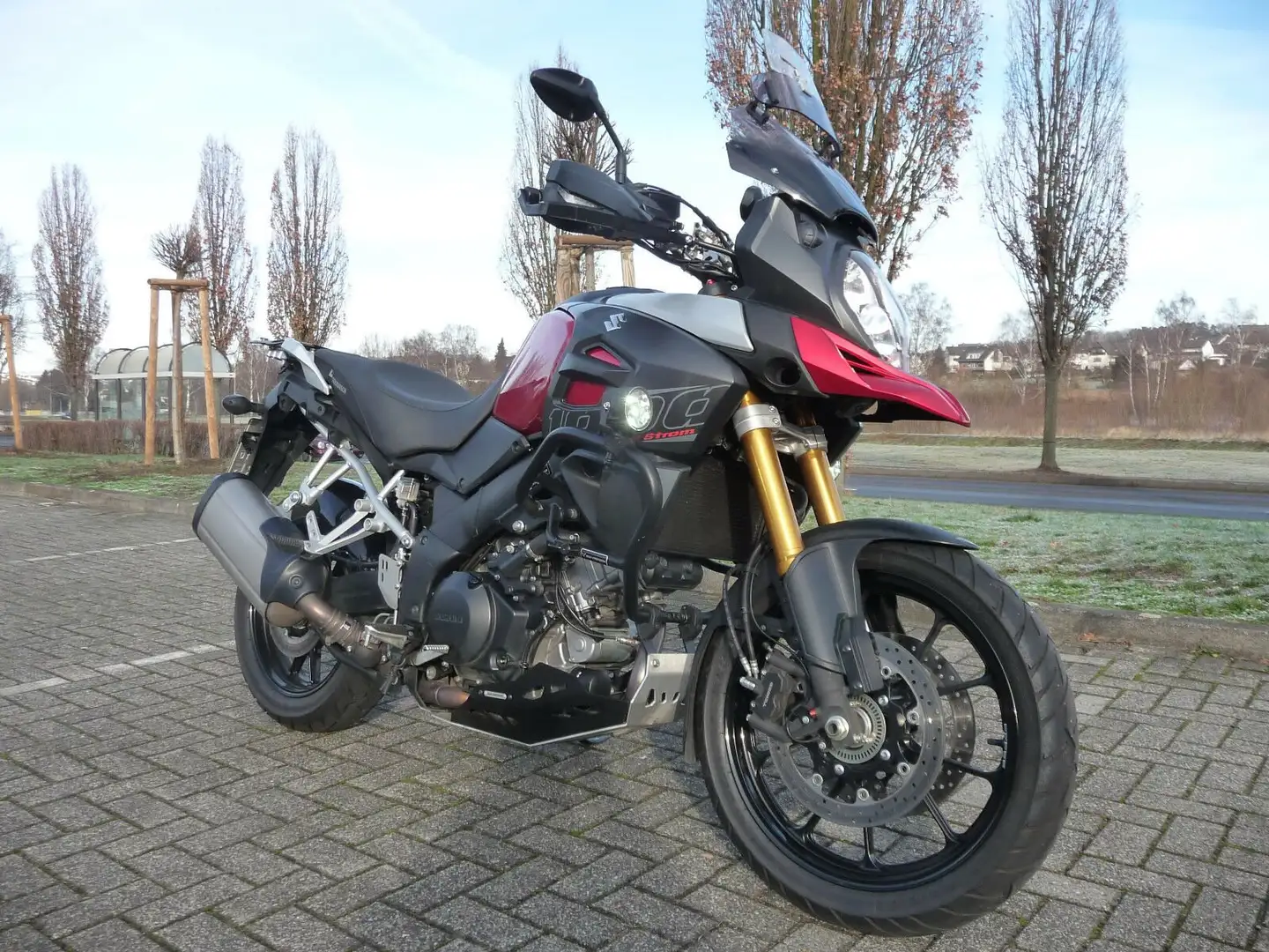Suzuki V-Strom 1000 Negro - 1