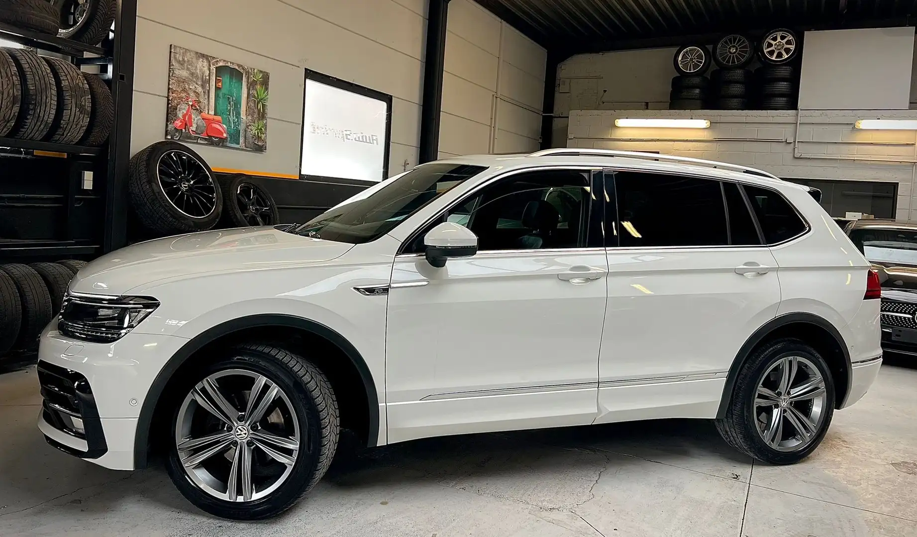 Volkswagen Tiguan Allspace R LINE * PANO * 7 PL BOÎTE AUTO * GARANTIE Wit - 2