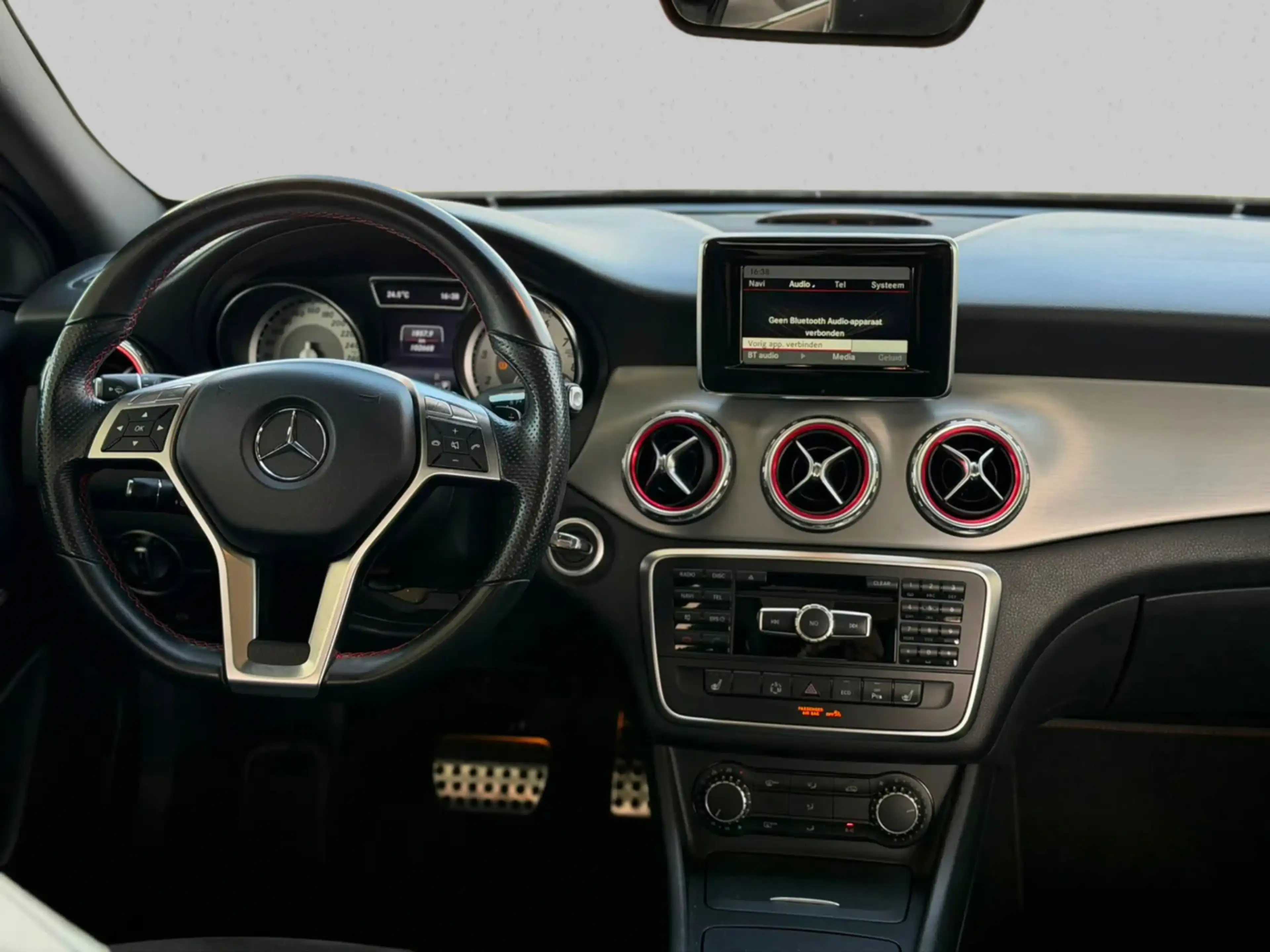 Mercedes-Benz GLA 200 AMG-line Edition 1 (Goed OndH, Panoramadak, Carpla — photo 2