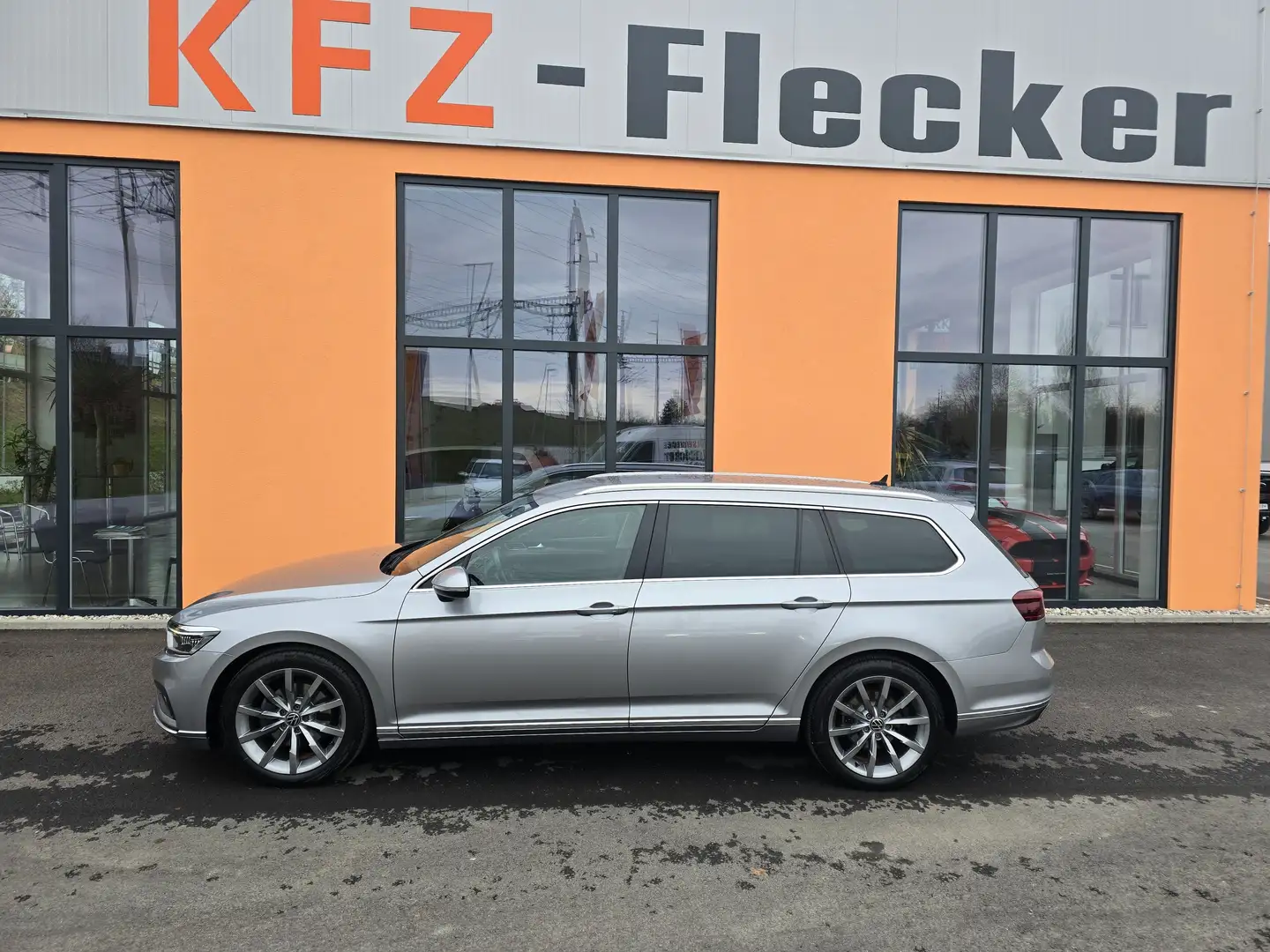 Volkswagen Passat Variant Elegance Grau - 2