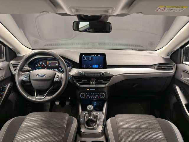 Ford Focus — photo 9