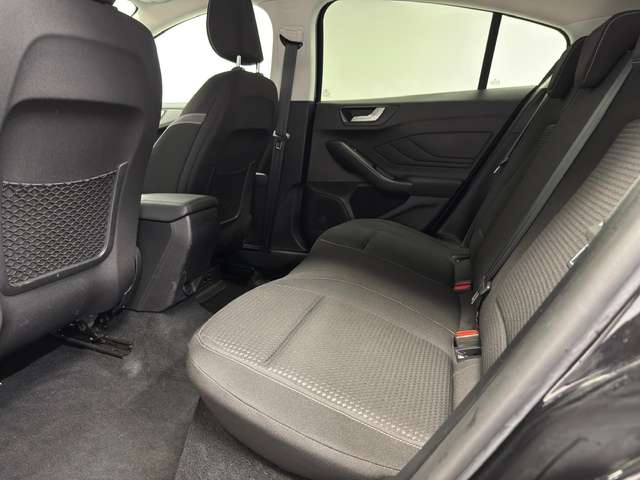 Ford Focus — photo 15