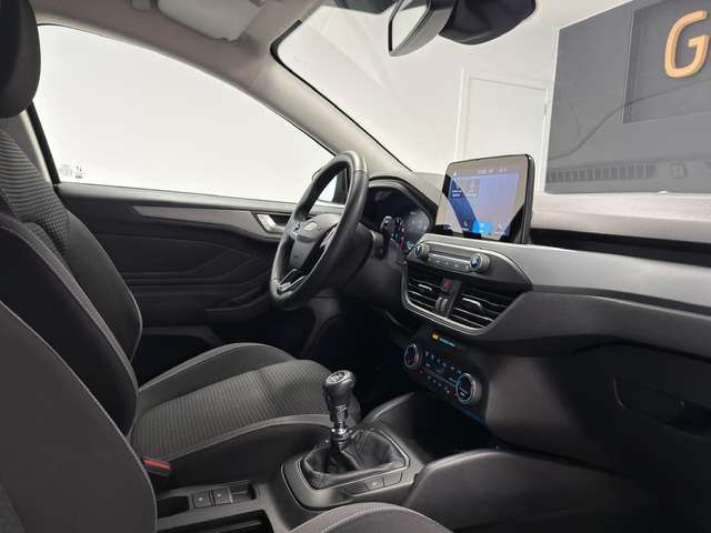 Ford Focus — photo 13
