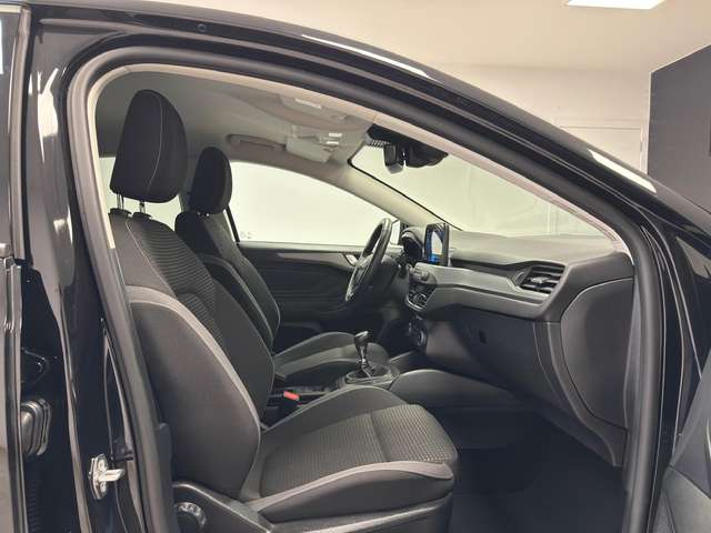 Ford Focus — photo 12