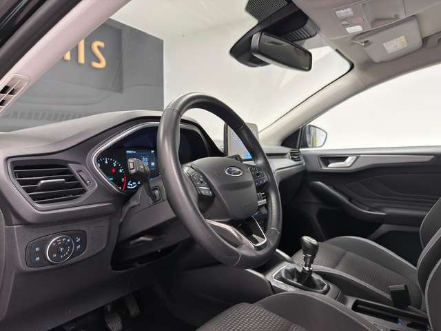 Ford Focus — photo 14