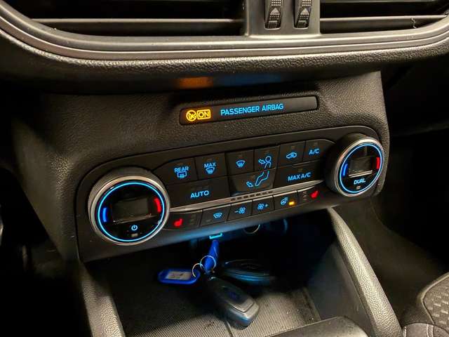 Ford Focus — photo 16