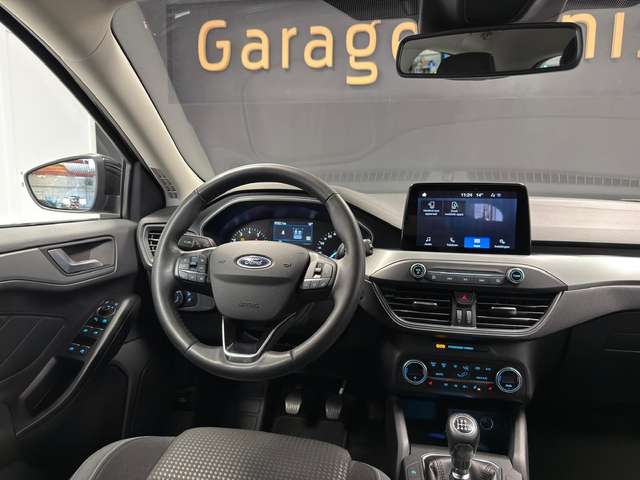 Ford Focus — photo 10