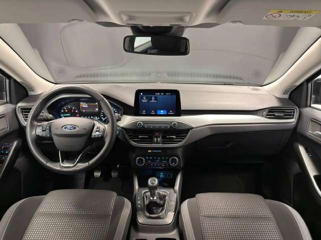 Ford Focus — photo 9