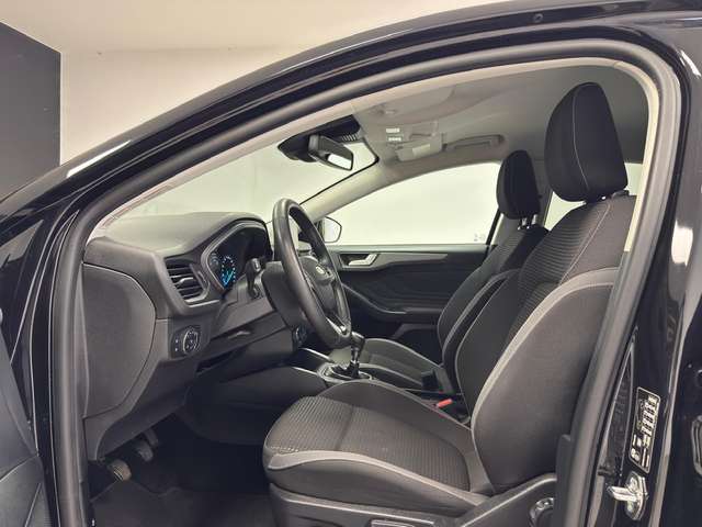 Ford Focus — photo 11