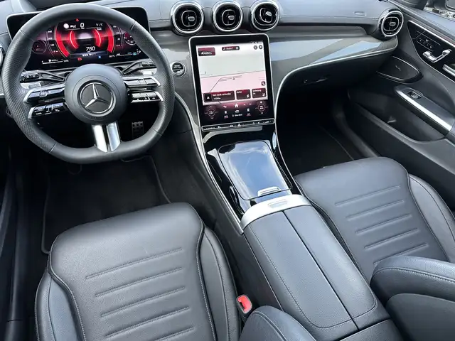 Mercedes-Benz 220 view 12